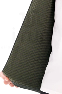 Essential Insulator Hybrid