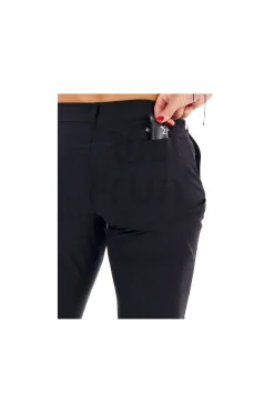 Leslie Falls II femme